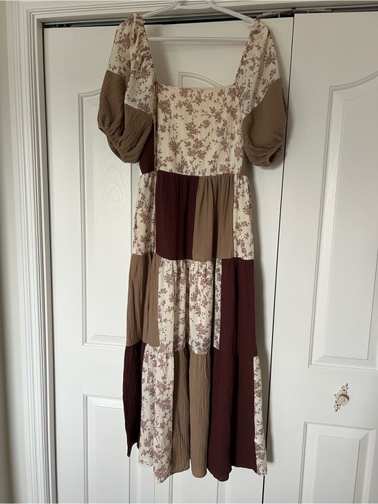 Neuflora Dresses & Skirts - Neuflora Floral Tiered Midi Dress in Cream and Brown